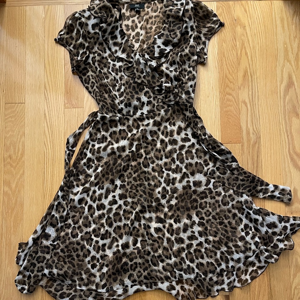 JBS Short Sleeve Belted Dress in Leopard - Picture 2 of 12